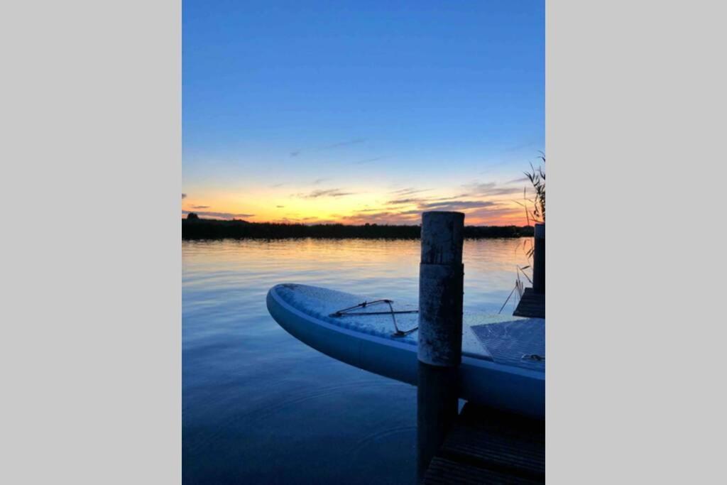 Mooi Vakantiehuis Prachtig Gelegen Aan Het Water Rijpwetering Esterno foto